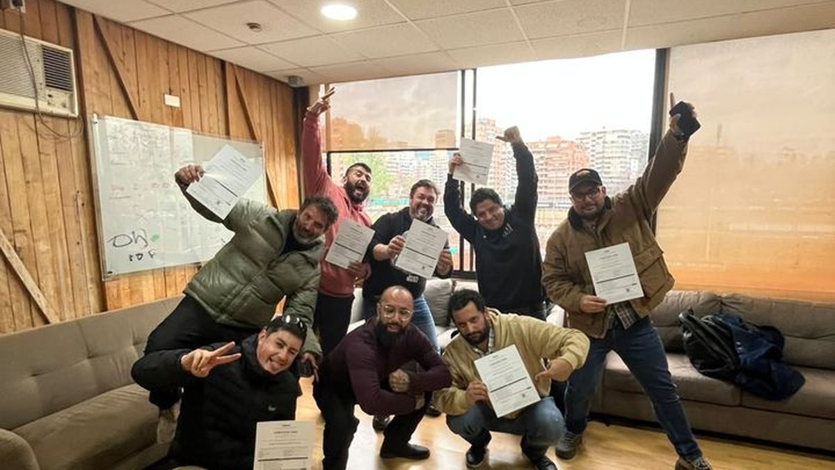 Celebración en la sala de AÉREO al cierre de una generación del curso