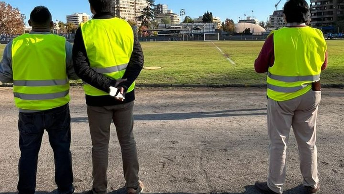 Práctica de vuelo de AÉREO en la cancha del Stade Français, en Las Condes