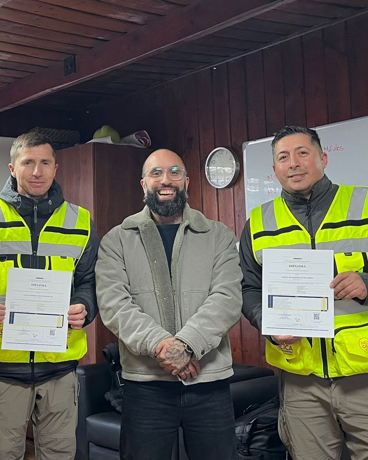 Entrega de diplomas a funcionarios municipales capacitados por AÉREO