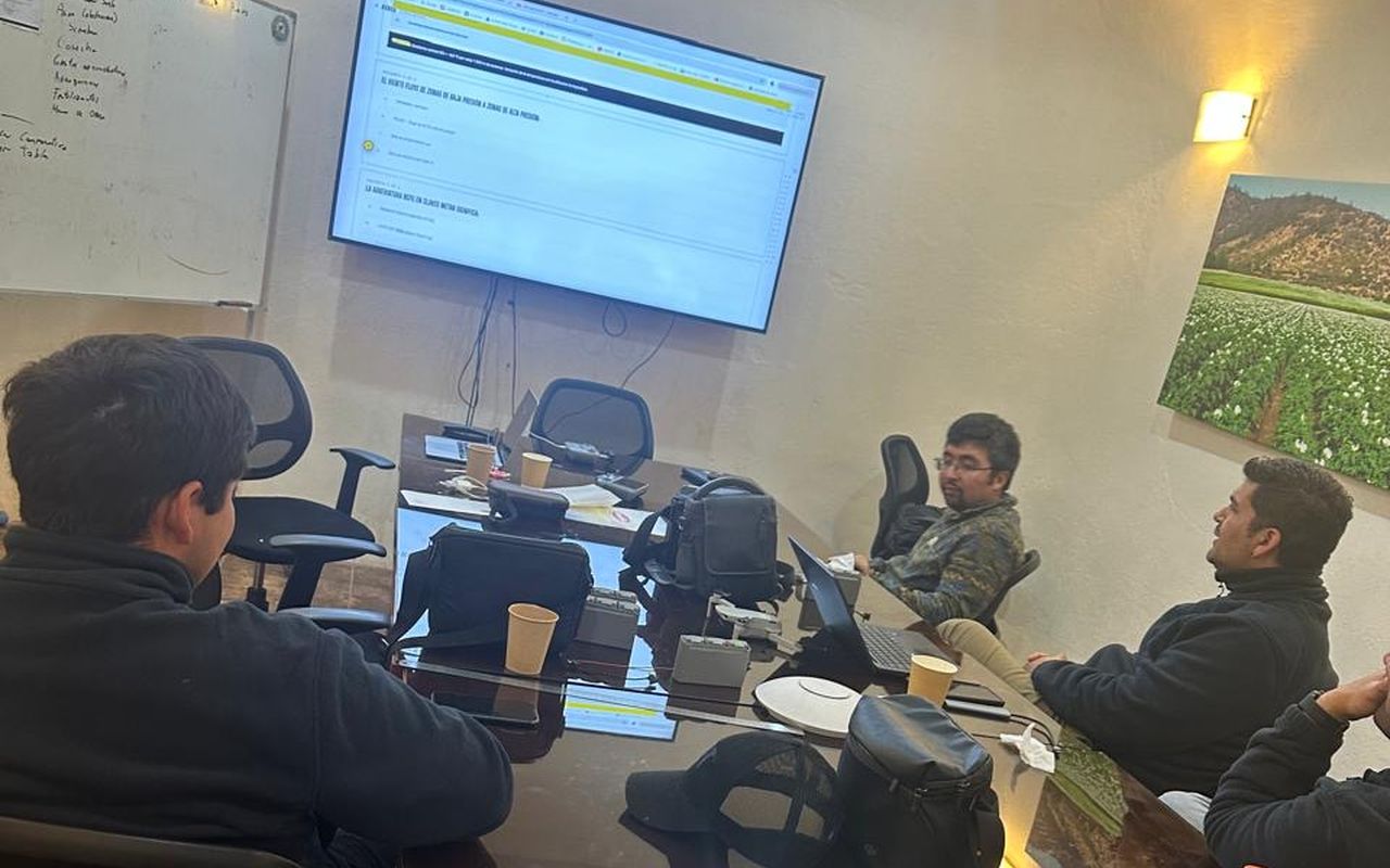 Clase de drones dictada dentro de una empresa