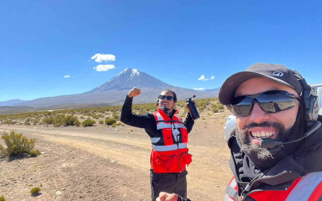 Equipo de AÉREO en terreno durante una operación de servicios en el norte