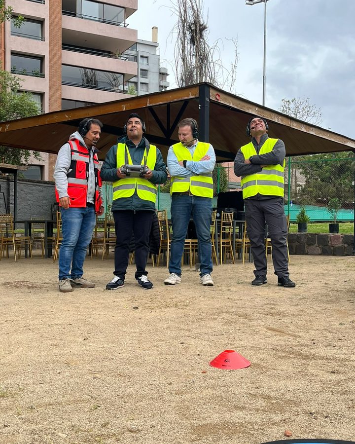 Alumnos del Nivel 2 siguiendo el Matrice con la vista durante la práctica