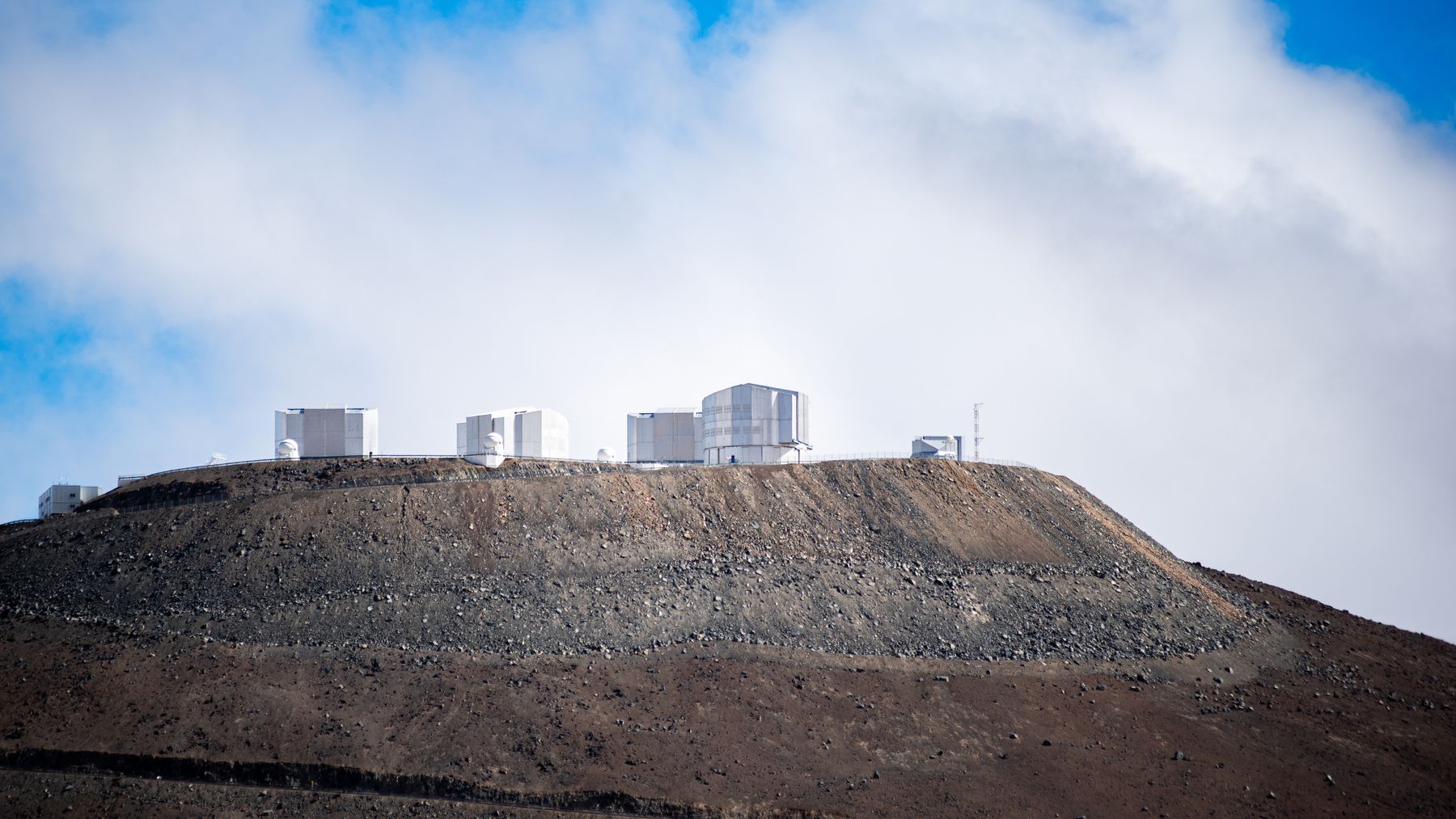 Los telescopios del Very Large Telescope en la cumbre del cerro Paranal, en el desierto de Atacama